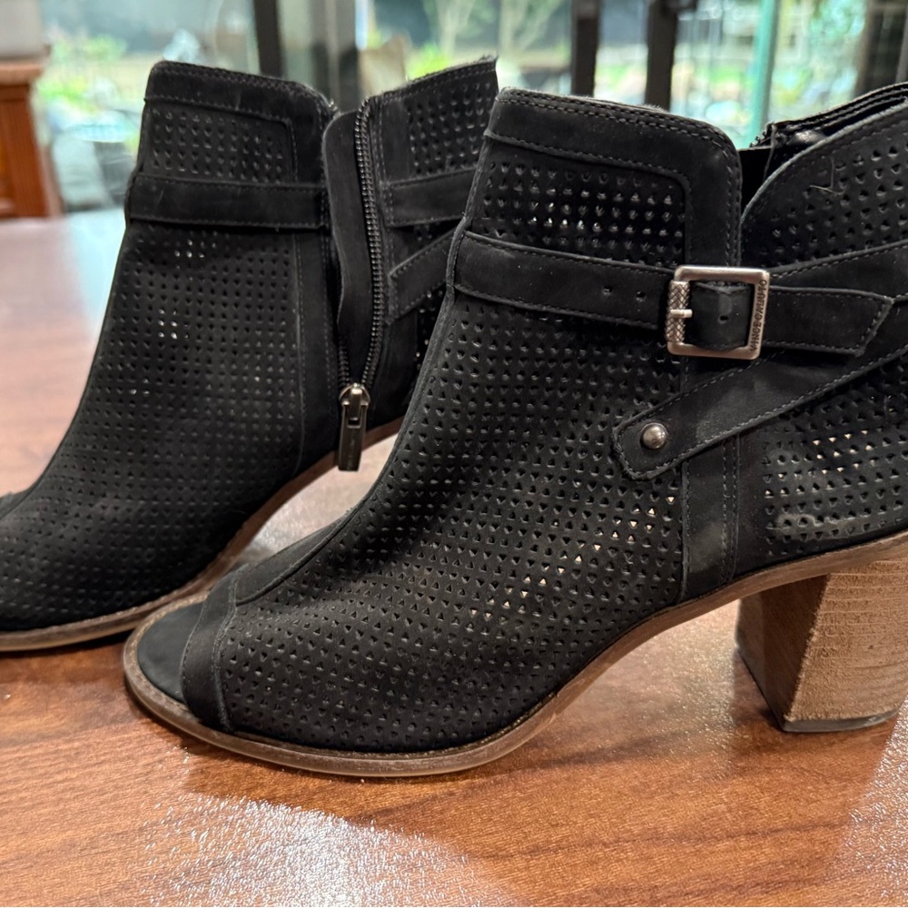 Vince Camuto Black Leather open toe Ankle Boots sz9